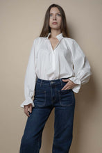 Load image into Gallery viewer, חולצה Sofia
