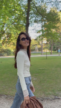 Load and play video in Gallery viewer, Alice חולצה
